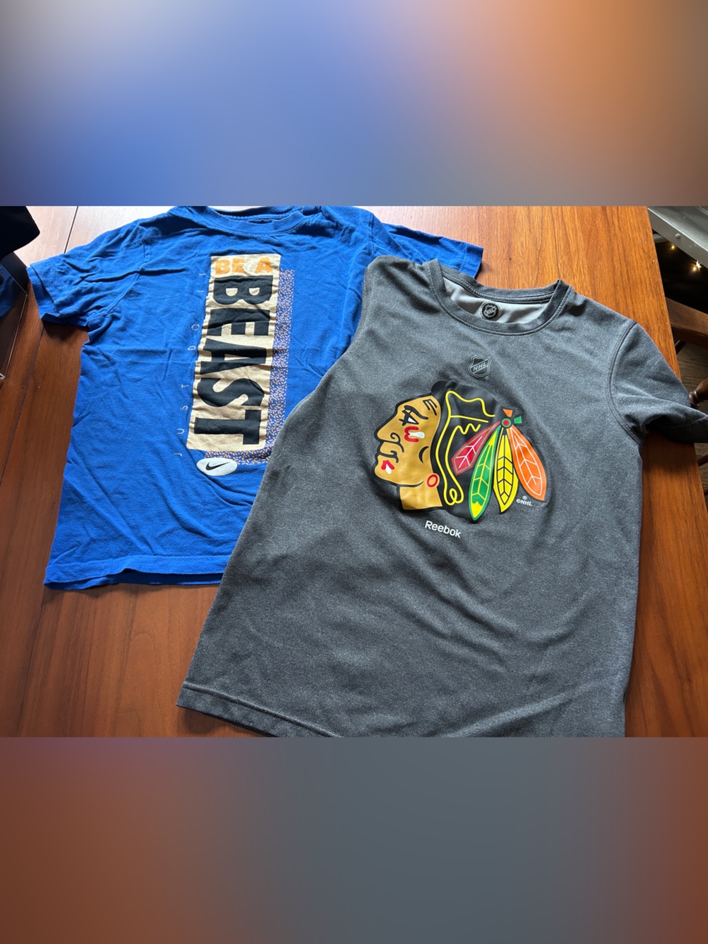 NHL Nike Reebok Boys M Kids Black T-Shirt with Colorful Chicago Blackhawks Logo